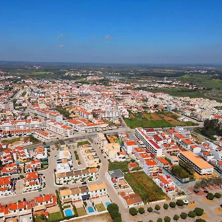 Villa Casa Branca, Village *