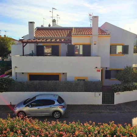 Casa Branca, Village *