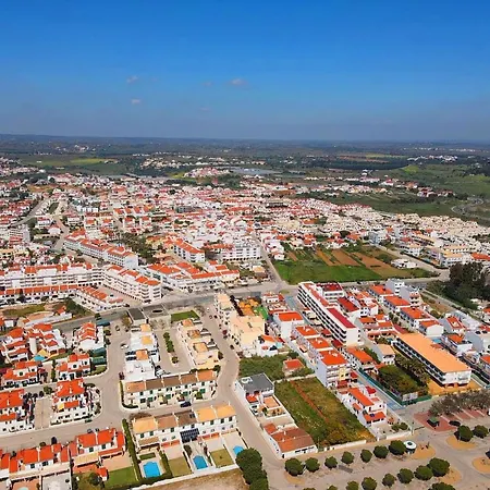 Casa Branca, Village